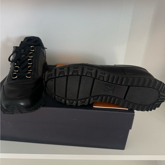 Black LV sneakers - Picture 2 of 5